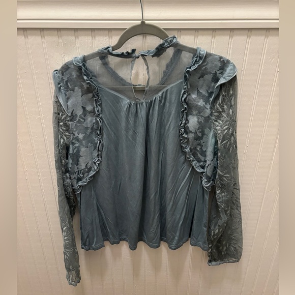 POL Beautiful Long Sleeve Ruffle Top. - Picture 2 of 9